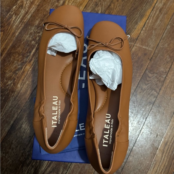 Italeau Women's Brown Leather Loafers - Picture 2 of 4